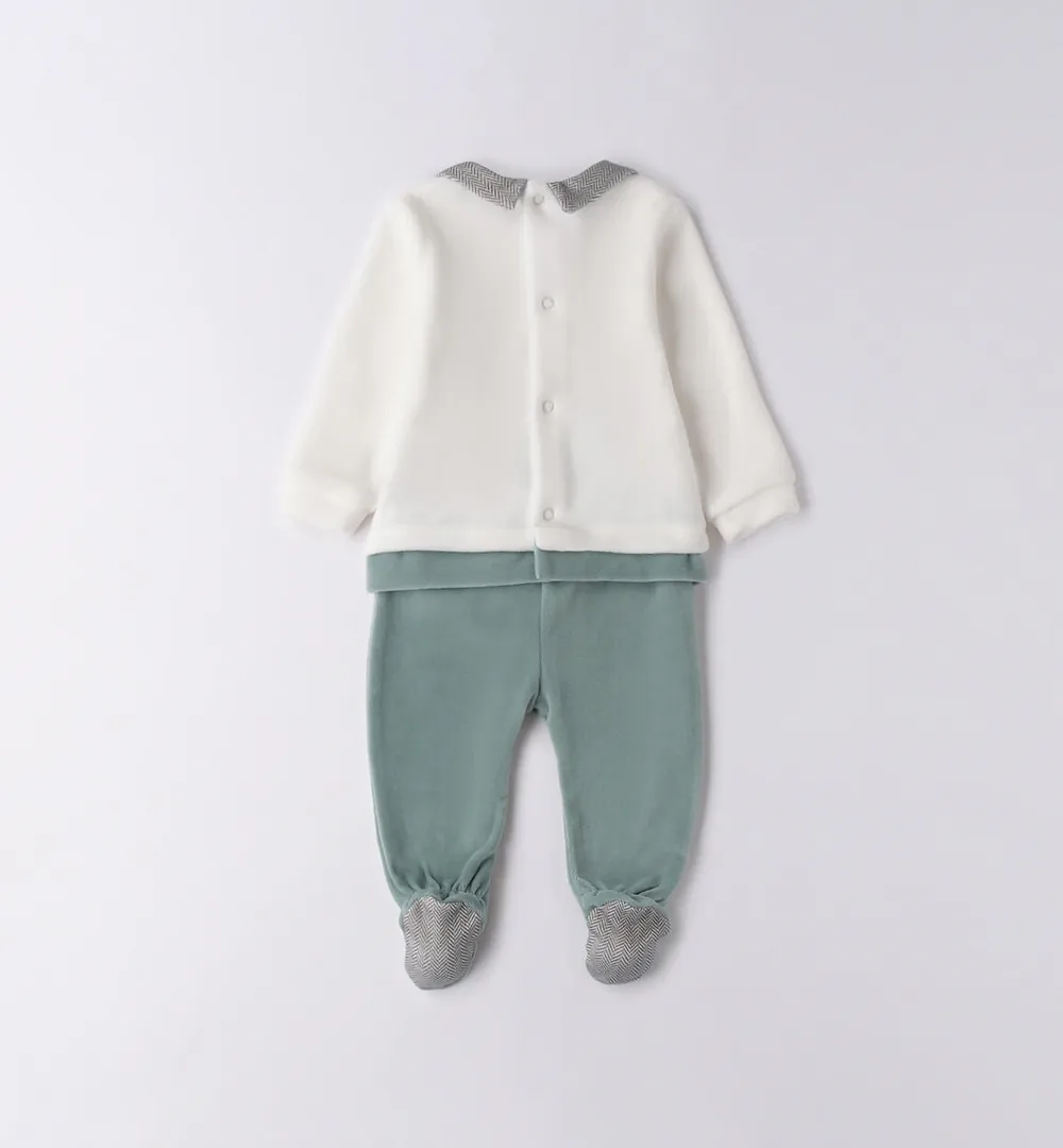 Conjunto pelele dos piezas bebé niño en verde empolvado y blanco 4 Pelele dos piezas bebé niño