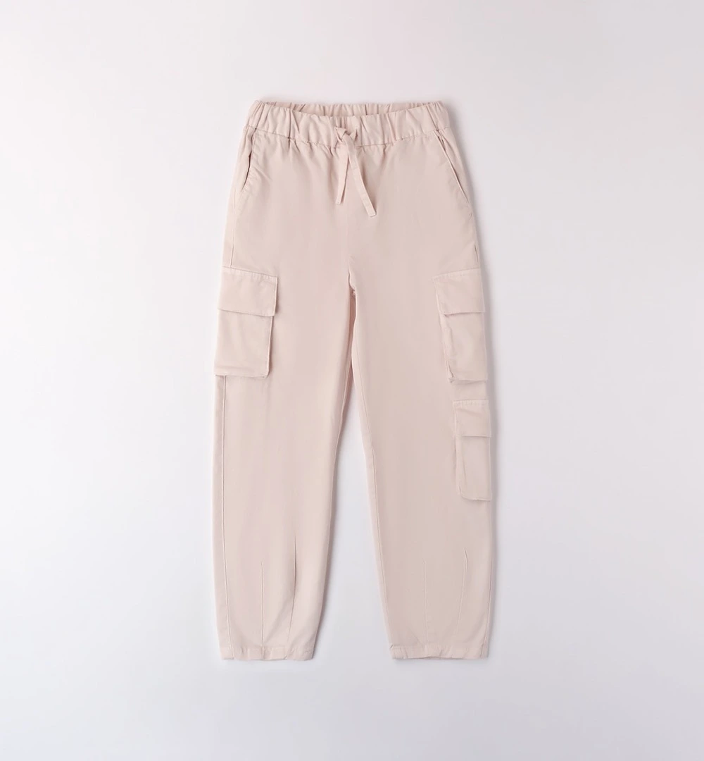 Pantalón cargo casual chica con bolsillos laterales 1 Pantalón cargo casual chica arena